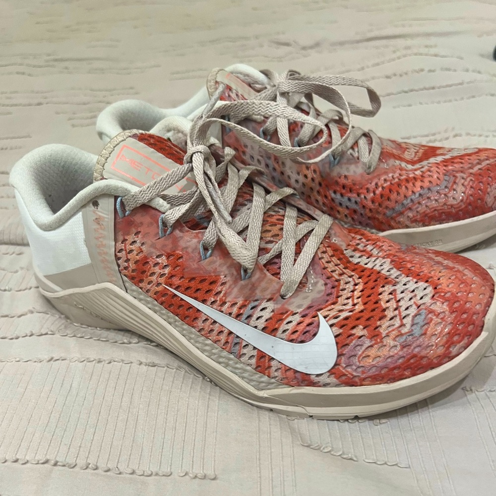 Women’ Nike Metcons 6, Size 9